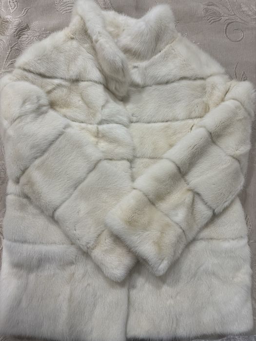 Шуба белого цвета