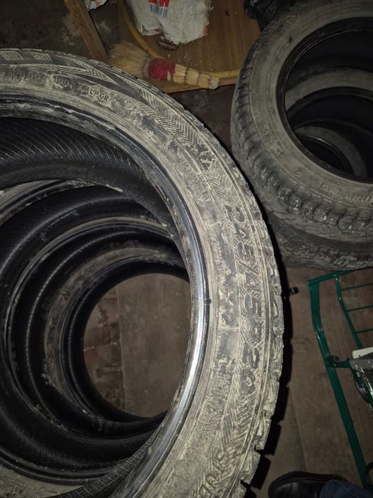 Зимние шины 245/45 R20