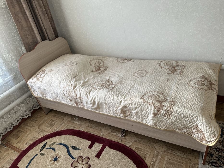 Продам кровать с матрасом