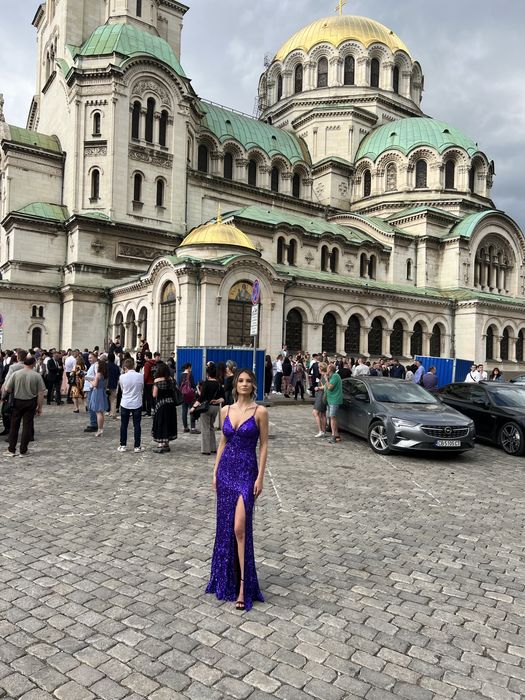 ПРОДАВА СЕ официална рокля sherri hill