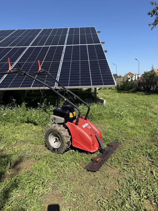 Motocultor taiat iarba pe benzina