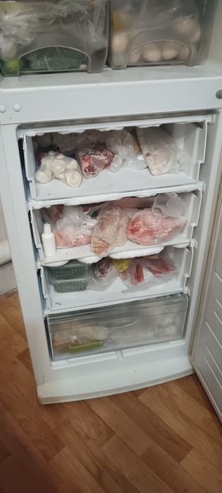 Холодильник атлант  б/у  срочно.