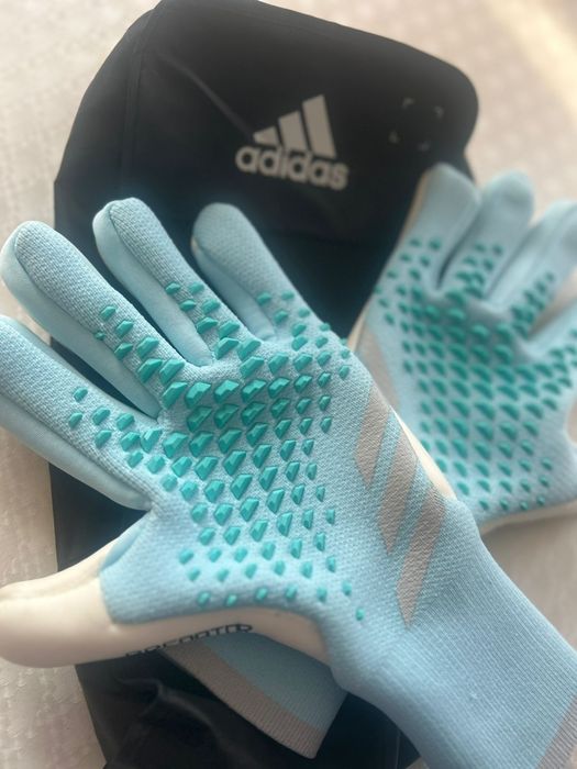 продам вратарьские перчатки Predator Pro