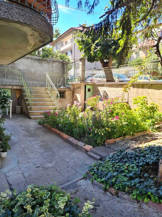 Продава се Тристаен апартамент в Плевен, Идеален център - 100 кв.м за 1288 €/кв.м - Снимка #9