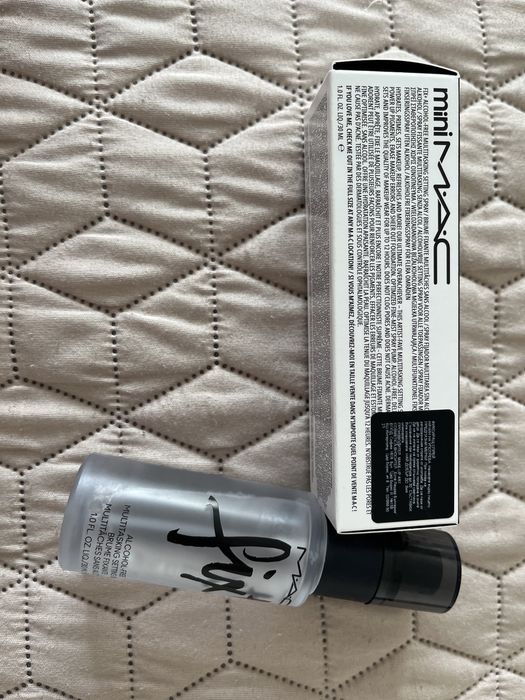 MAC Fix+ Alcohol-Free Multitasking Setting Spray
