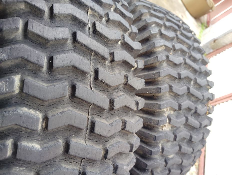 Cauciucuri tractoraș gazon