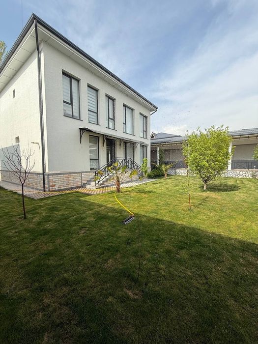 Oqtoshda oilaviy va ulfatlar uchun dam olish dacha