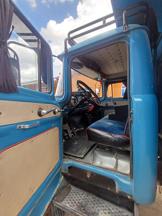 Sotiladi Zil 130