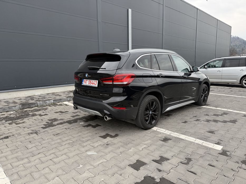 BMW X1 TVA deductibil , HUD, Distronic, Lumini Ambientale, Carplay
