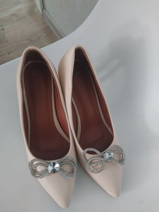 Продаю туфли буу