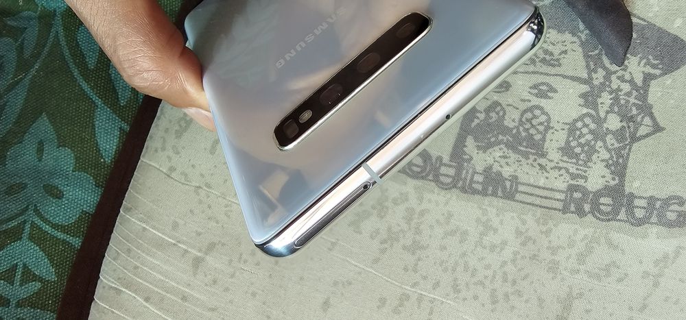S10+ 128gb. 6 Ram