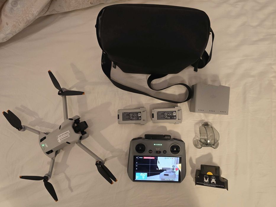 Drona DJI Mini 4 PRO Fly More Combo, CA NOUA, doar 7 ore functionare