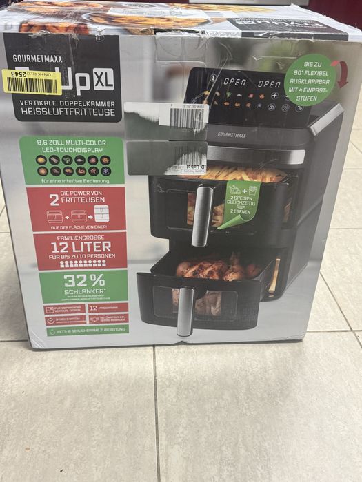 friteuza cu aer cald Gourmetmaxx FryUp XL cu design vertical și cameră dublă, având o capacitate totală de 12 litri.