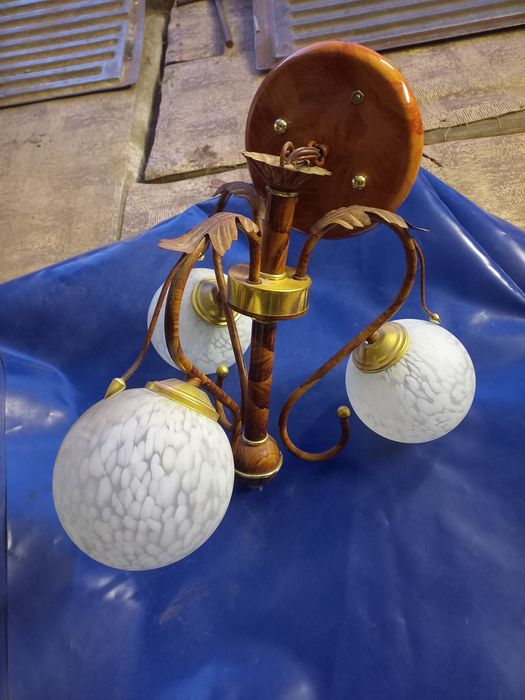 Продам люстру в хор сост .