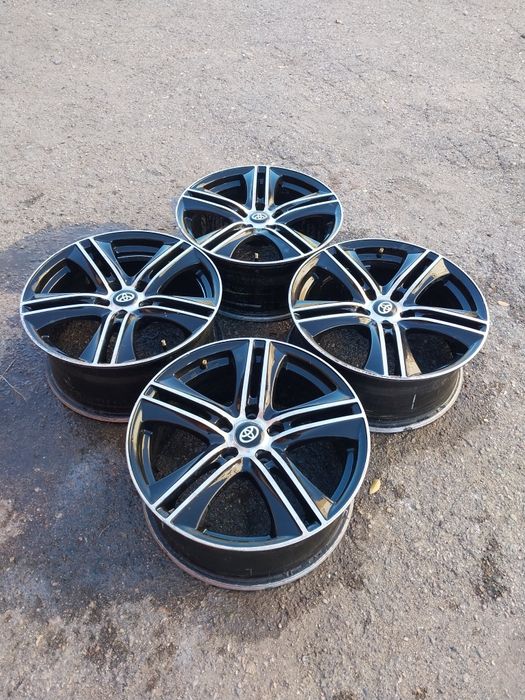 Диски R17 на Toyota camri. Два вареные.