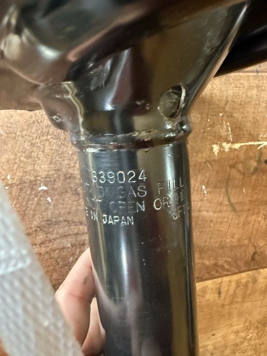 Стойки камри 40 перед kayaba оригинал комплект