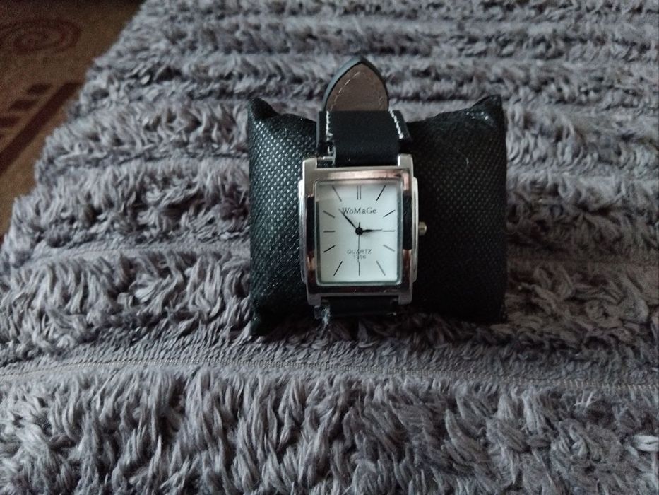 Часы наручные черные