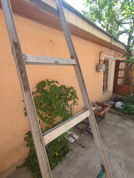 Продам лестницу 3 метра.