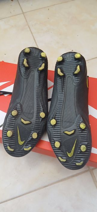 Детски футболни обувки