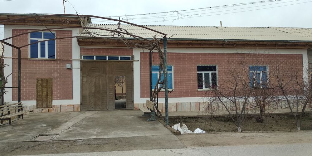 Umid posyolkada 6 sotixlik hovli sotiladi