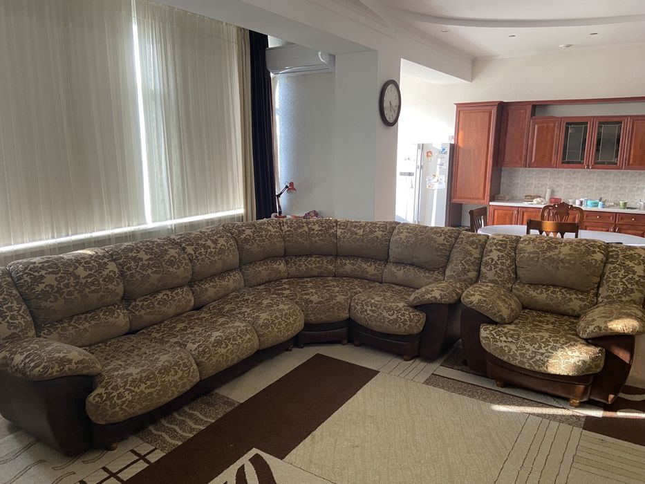 Угловой диван и кресло. БУ.