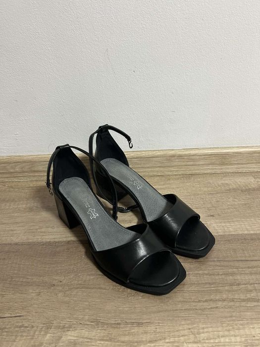Дамски сандали "Тенденс".