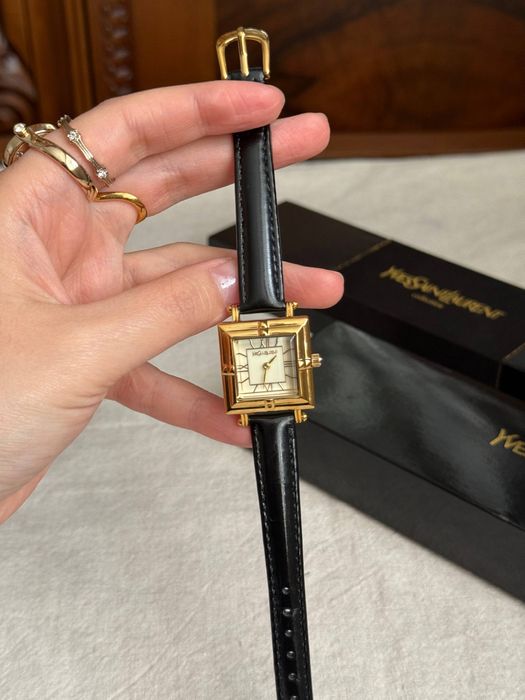 Женские часы YSL