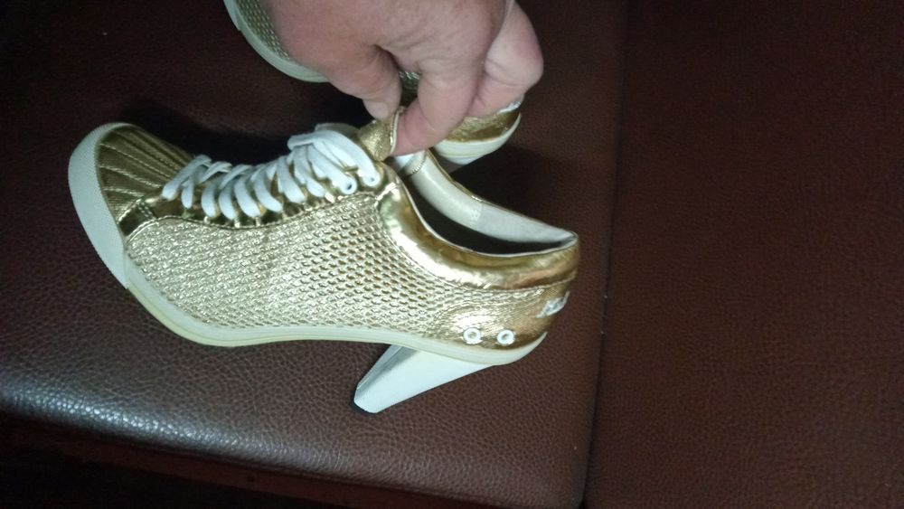 Продаются ботильоны 6000