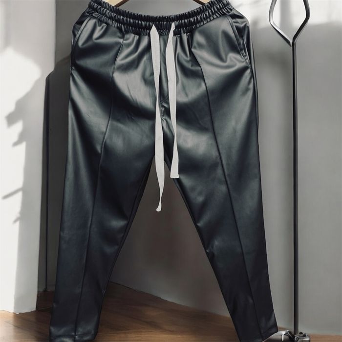 Compleuri Piele! Camasa si Pantalon cu sireturi lungi!