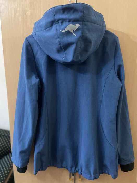 Продам куртку- ветровку KangaRoos