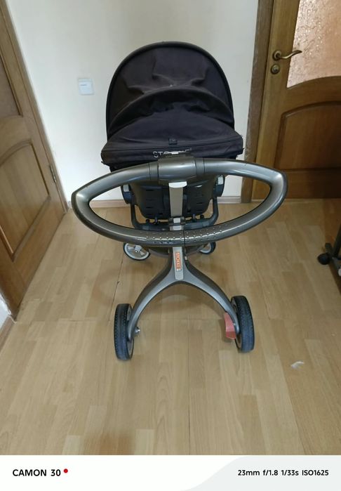 Продам коляску  Stokke