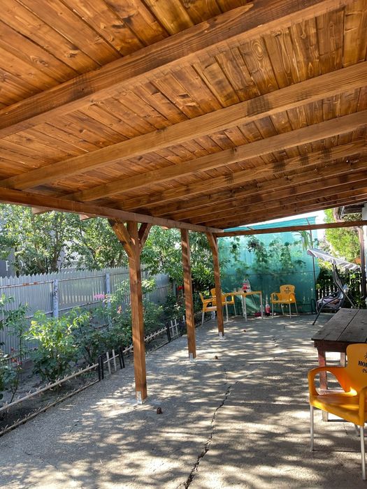 Confectionam foișoare și magazi