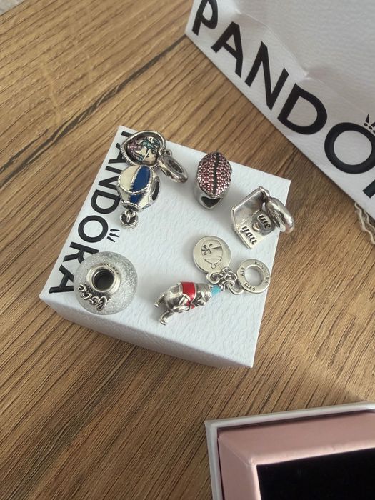 Гривна и талисмани Pandora