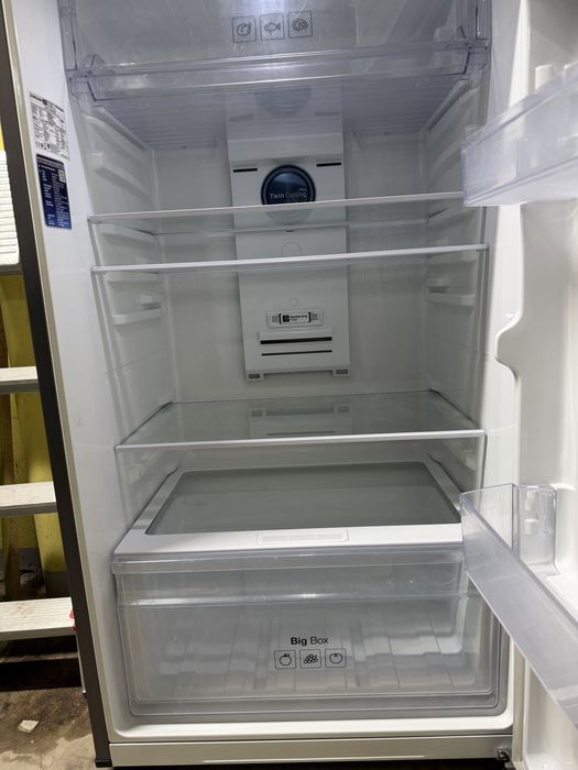 Продавам хладилник Samsung