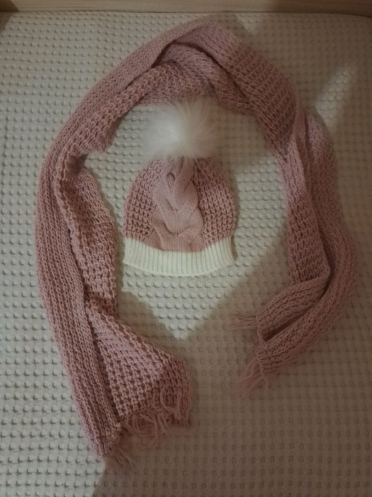 Дамски Шал и шапка  Като нови