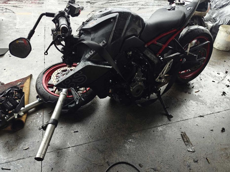 Мотоциклет  СУЗУКИ(Suzuki K4 1000,GSX-8F,Srad,SV 650) на части