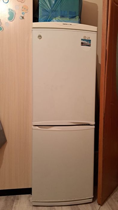 Продам Холодильник LG