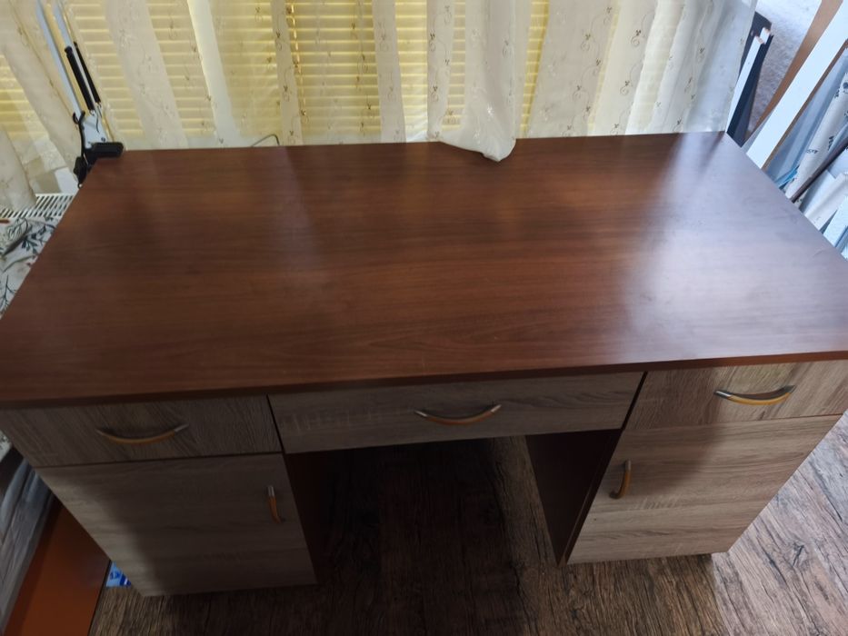 Ученическо бюро с размери 122/60/72.5 см.