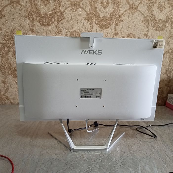 Aveks Monoblok rangi oq.