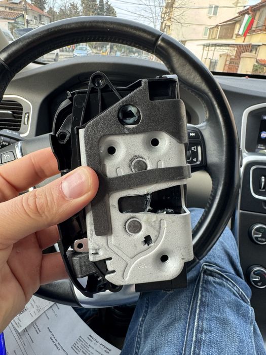 Брава за предна лява врата (шофьорска) за Volvo s60 2012 година