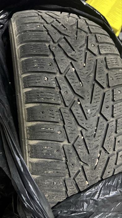Продам шины 215/55/17
