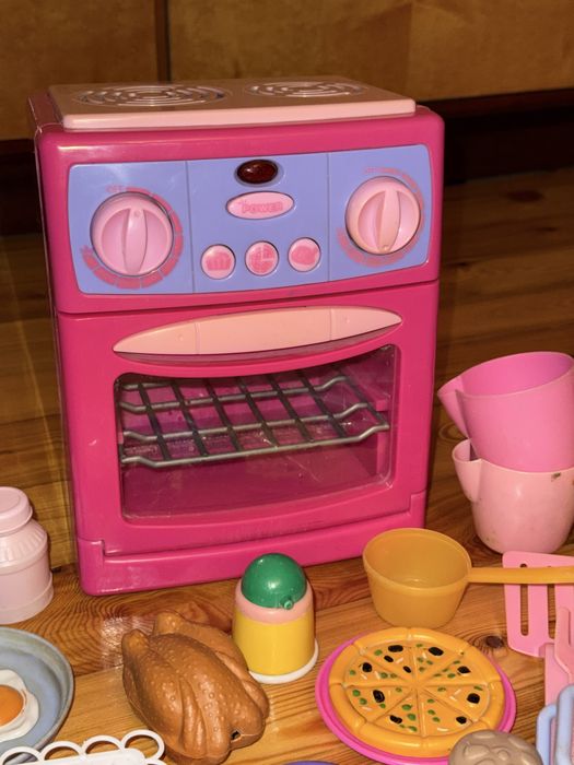 Продаётся игрушка плита с посудкой