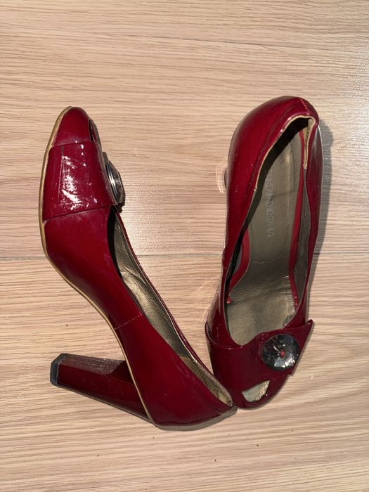 Разные туфли б/у:чёрные, красные, каблук