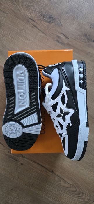 Мъжки сникърси обувки цветове черни и бели