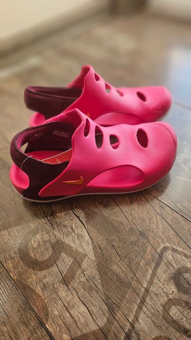 Чисто нови Сандалки Nike