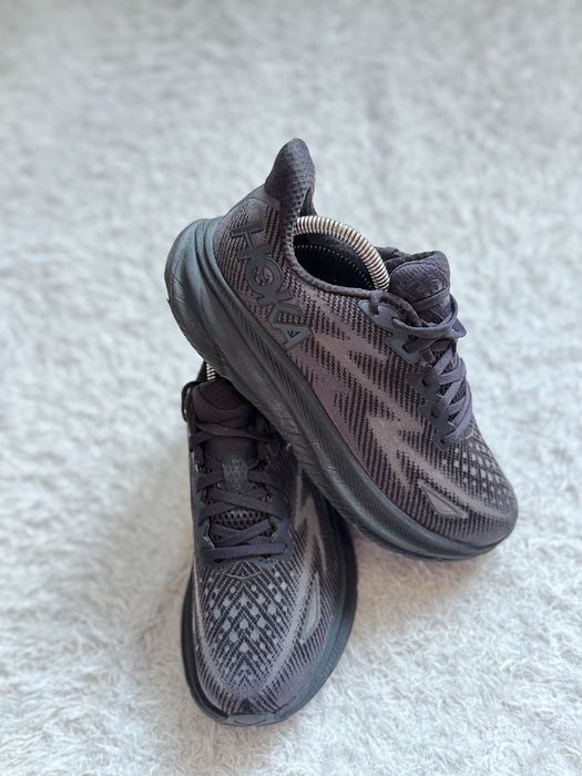 Hoka Clifton 9.