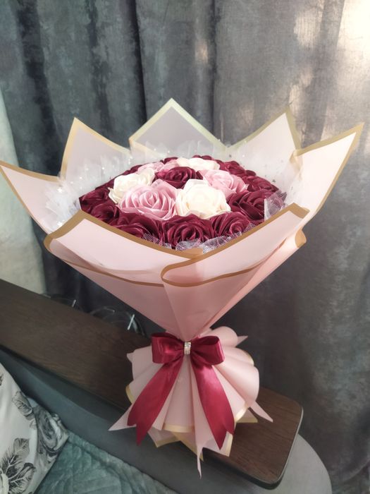 Букет роз из атласных лент