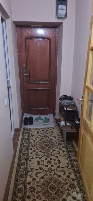 Азиз бозорда 3-хонали ижарага берилади