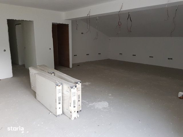 Pensiune / Hotel in Voineasa si 11 561 mp teren intravilan
