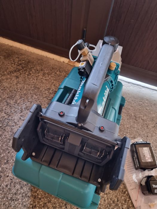 Акумулаторна вакуум помпа MAKITA DVP181ZK 18+18v